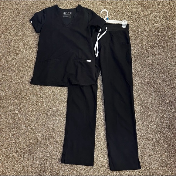 Women’s black fig scrubs xxs top and xs bottoms! - Picture 1 of 1